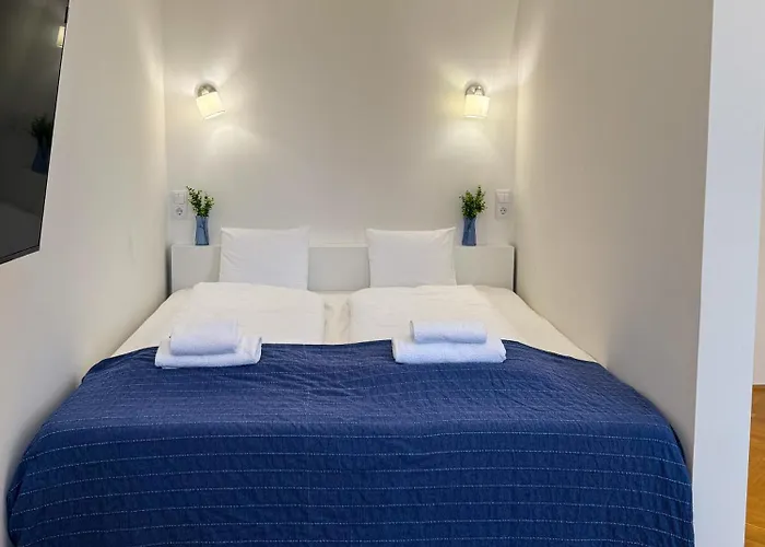 Premium Lily * Budapeste