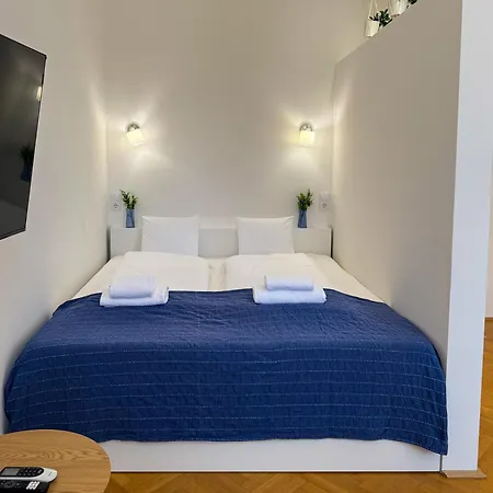 Premium Lily * Budapešť