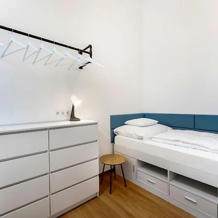 Premium Lily Budapešť