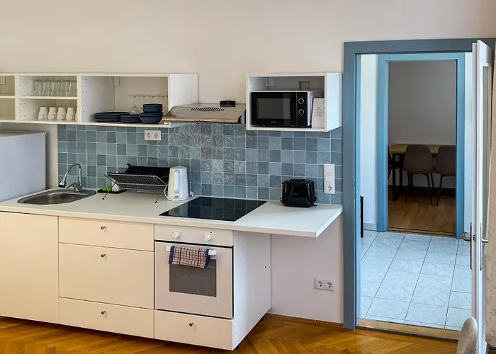 Premium Lily Budapest