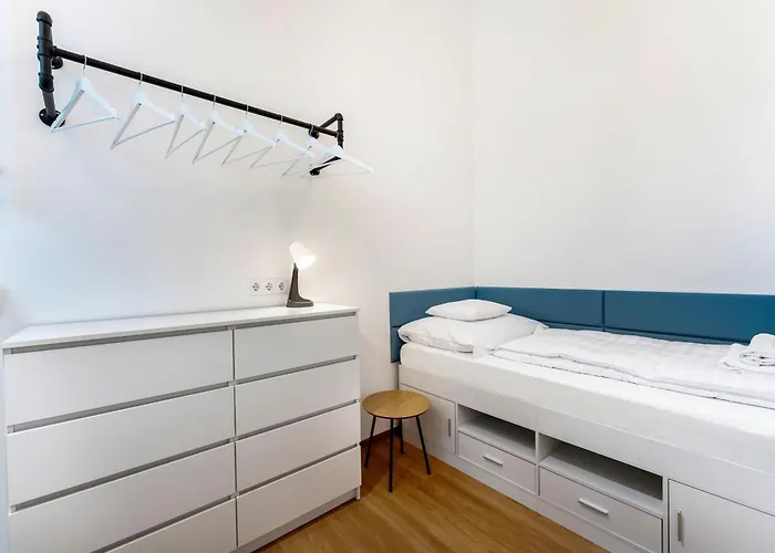 Premium Lily Budapest